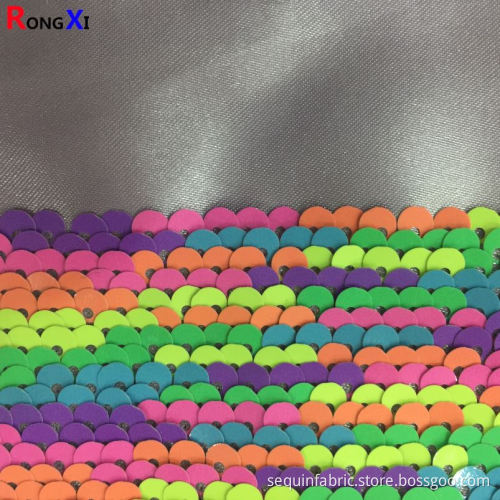 Tissu de broderie à sequins extensible en maille extensible de 5 mm de marque Rainbow